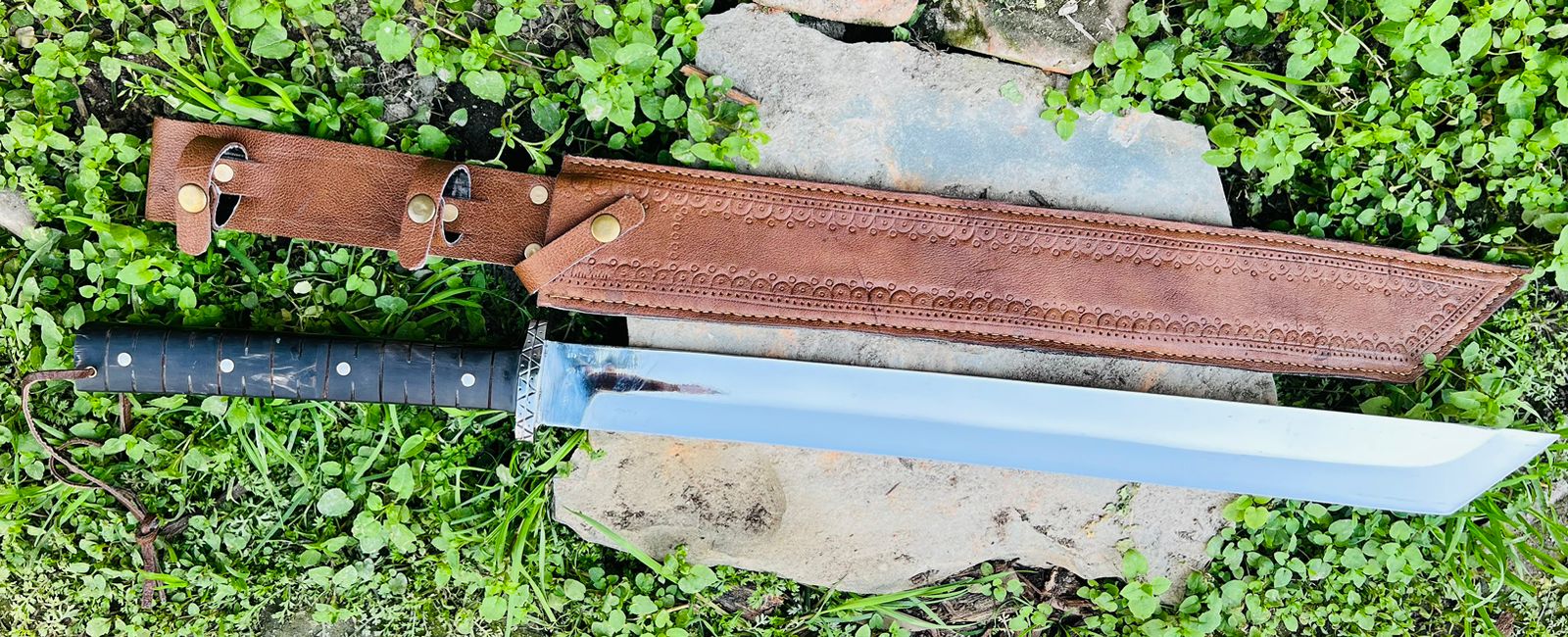 21" Hand Forged Carbon Steel Blade Hunting Tanto Sword | Yak Horn Handle