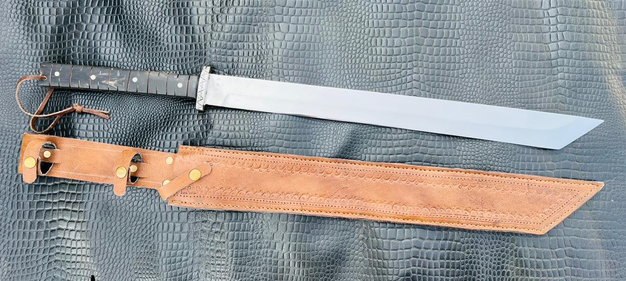 21" Hand Forged Carbon Steel Blade Hunting Tanto Sword | Yak Horn Handle